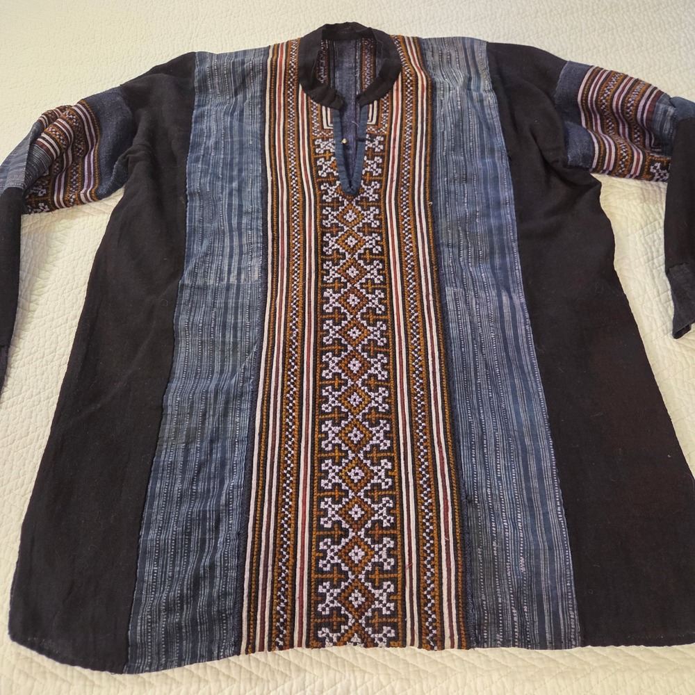 Vintage Artisan Hmong Hill Tribe Indigo Batik Embroidered Tunic Shirt Black L